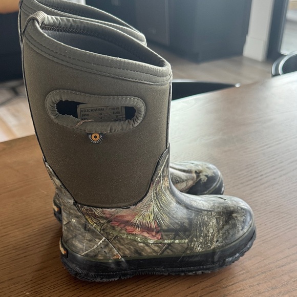 Bogs Kids Green Camouflage Rain Boots - Picture 1 of 6